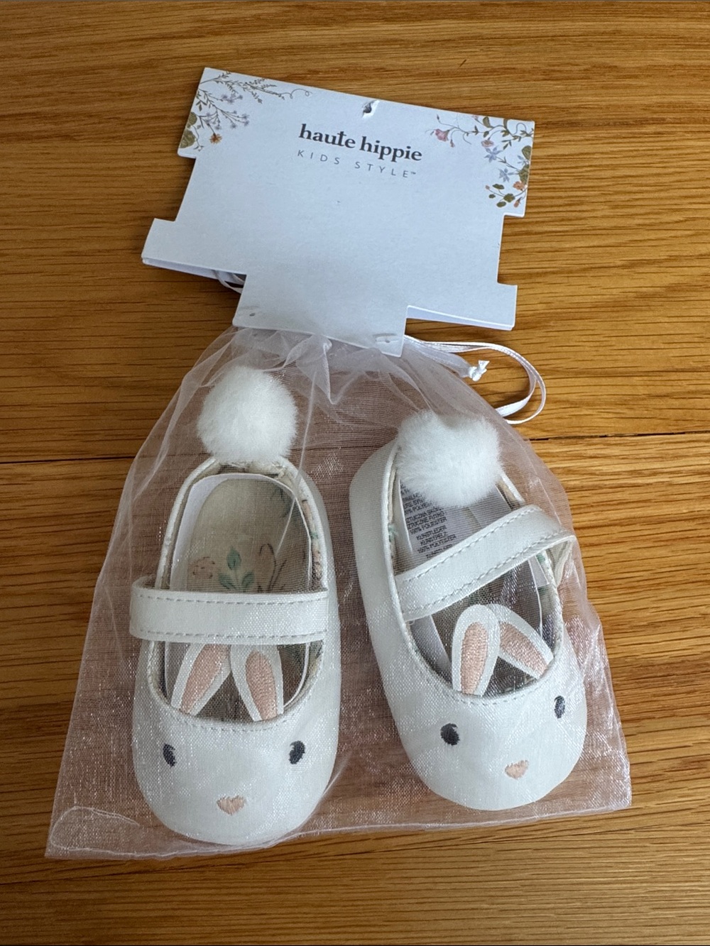 Haute Hippie Kids White Bunny Mary Jane Shoes with Pom Poms, 0-3M